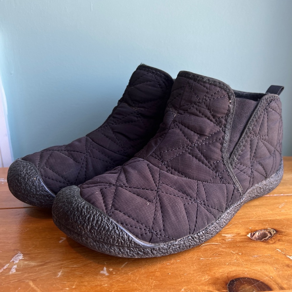 Keen Women's Howser Boot 9.5 Black Ankle Slip On Comfort Lined Outdoor Gorpcore